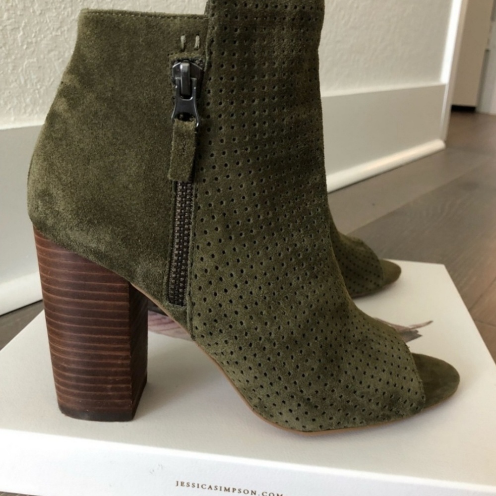 Jessica Simpson Green suede booties